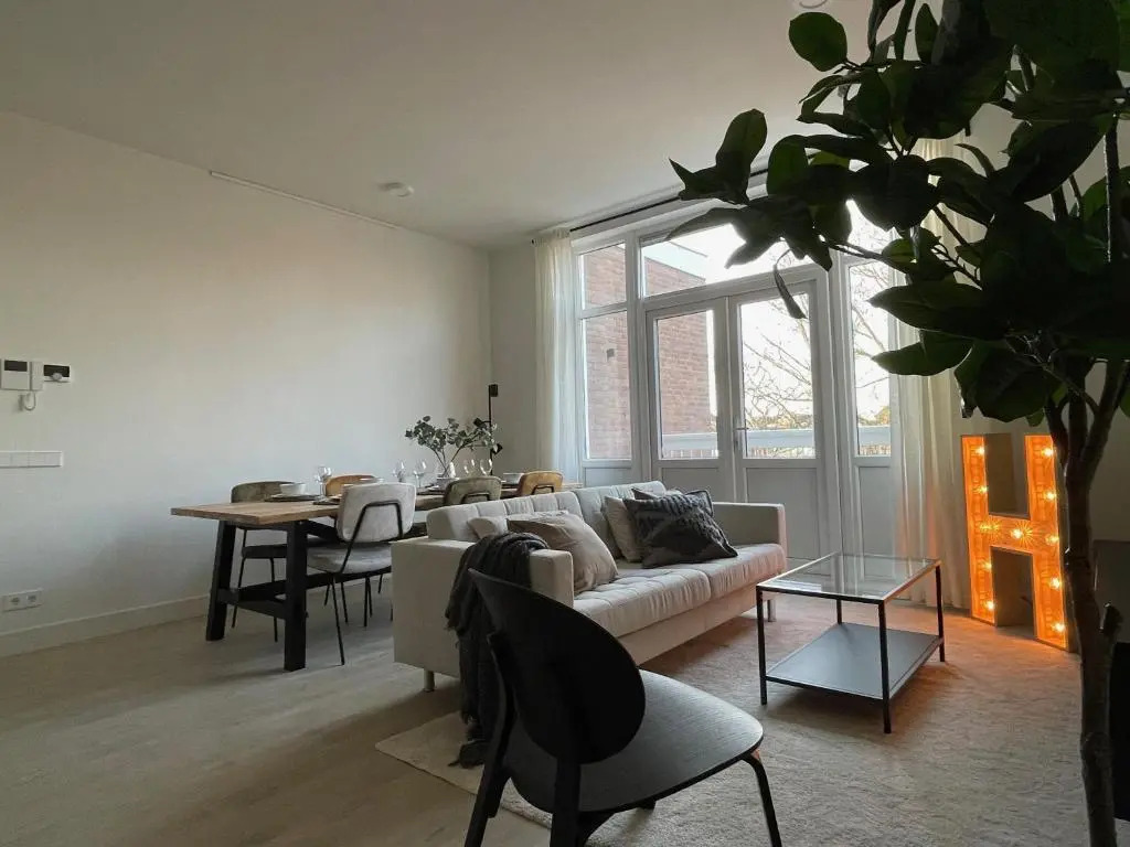Happy 3 Bedroom Serviced Apartment 106m2 -MNL H-