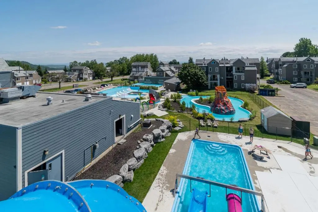 Condos Vacances MSA - incluant piscine et spas extérieurs chauffés à LANNÉE
