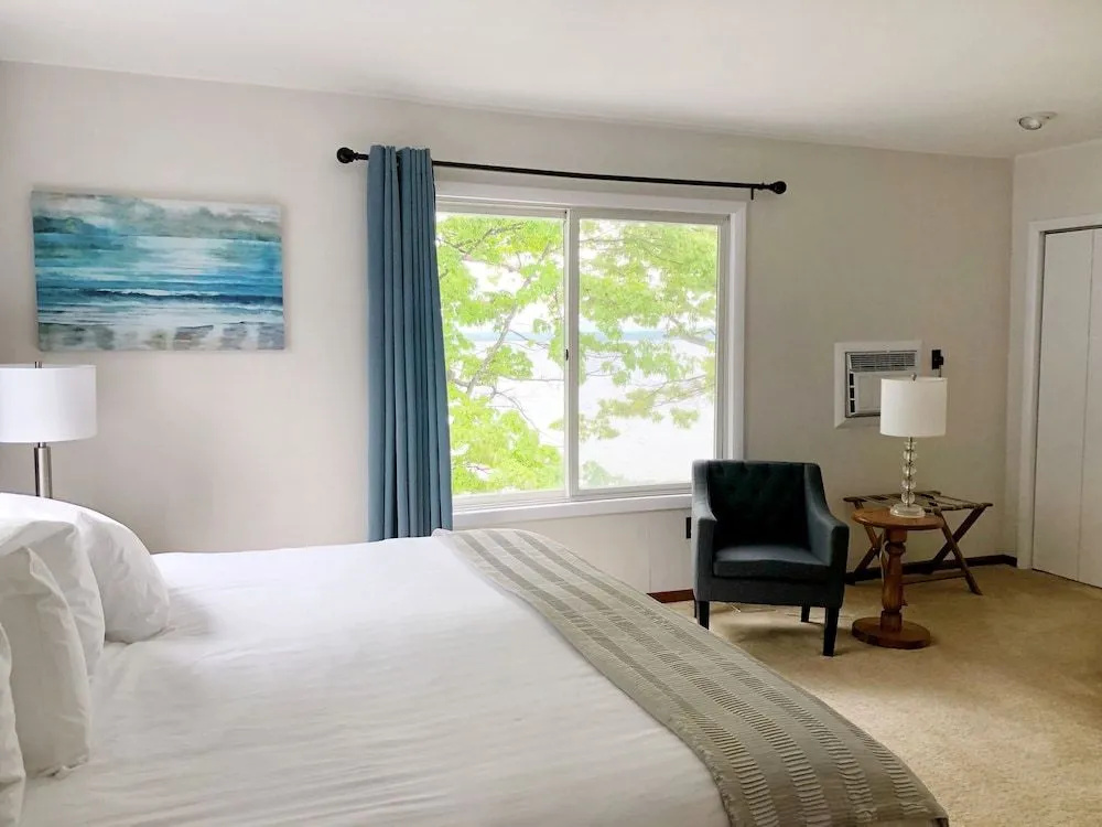 Churchill Pointe Inn