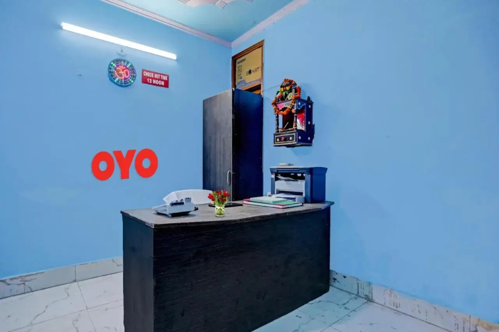 OYO Flagship 70155 Royal Stay