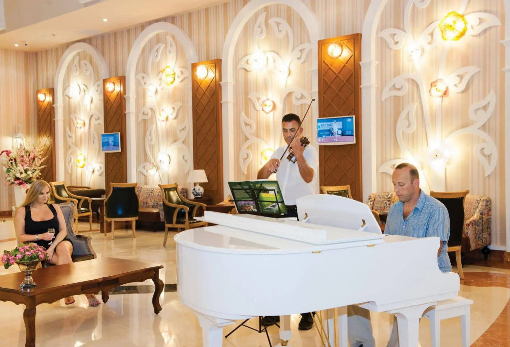 Quattro Beach Spa & Resort Hotel