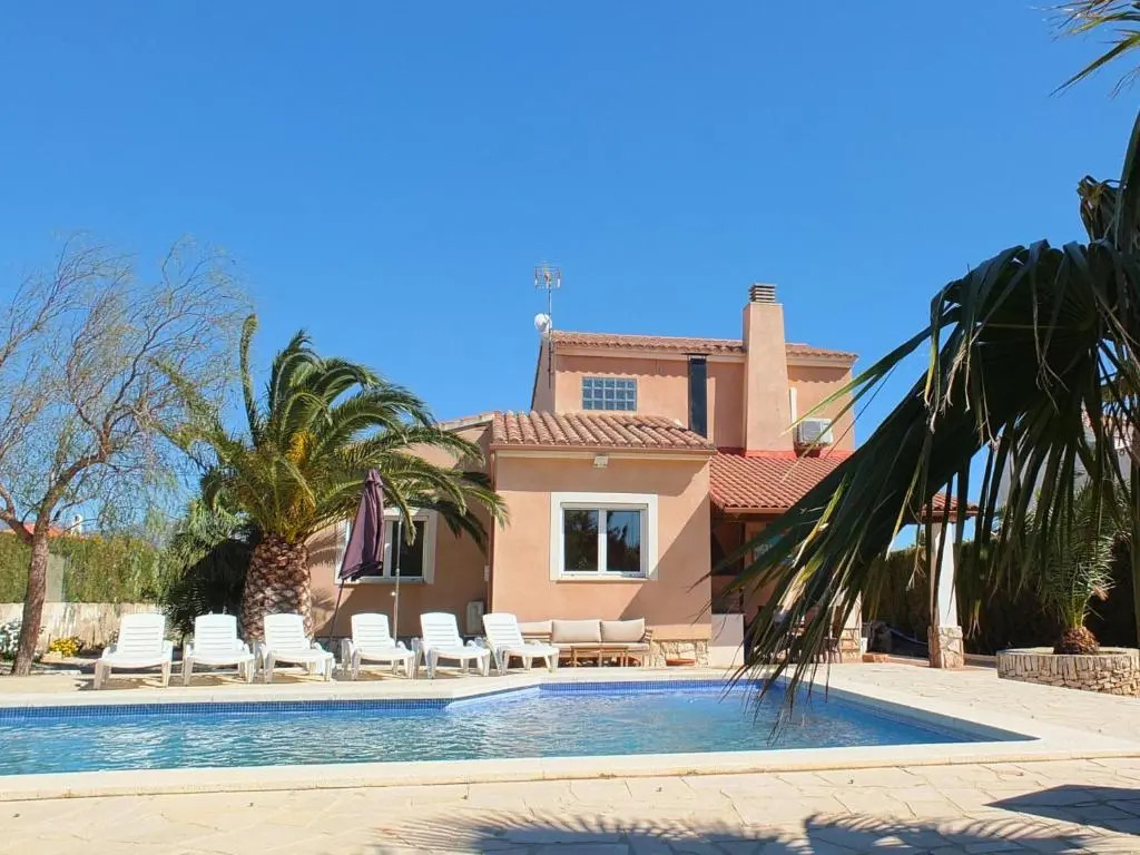 Villa Nerea with air conditioning & private swimming pool only 400m to the beach ideal for families