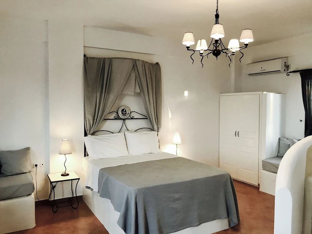 Sarakiniko View Studios