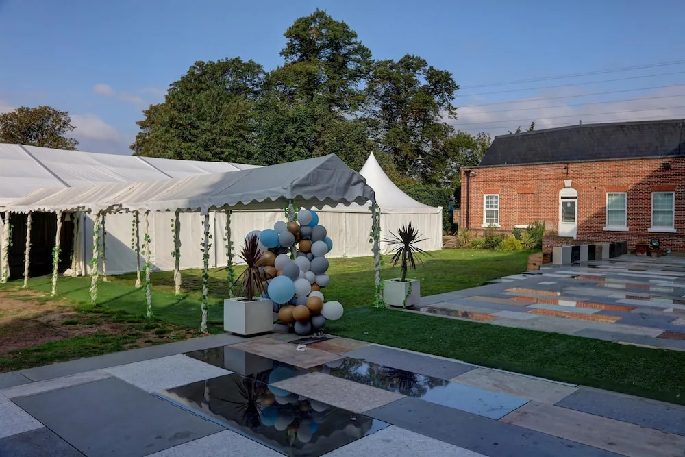Baylis Park Hotel
