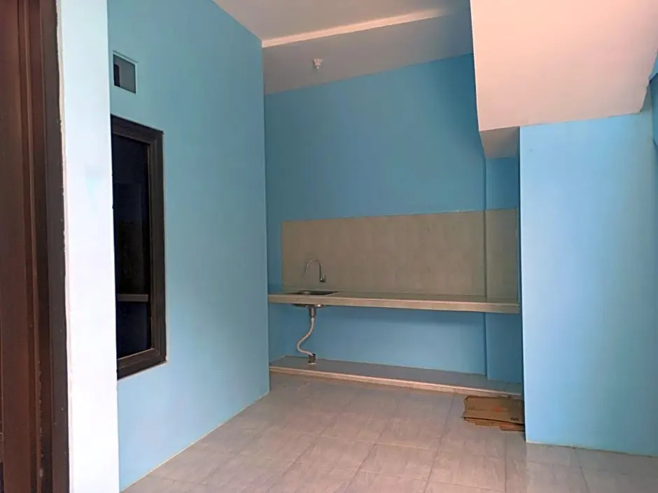 OYO Life 3183 Kost Putri Biru Sigura-gura