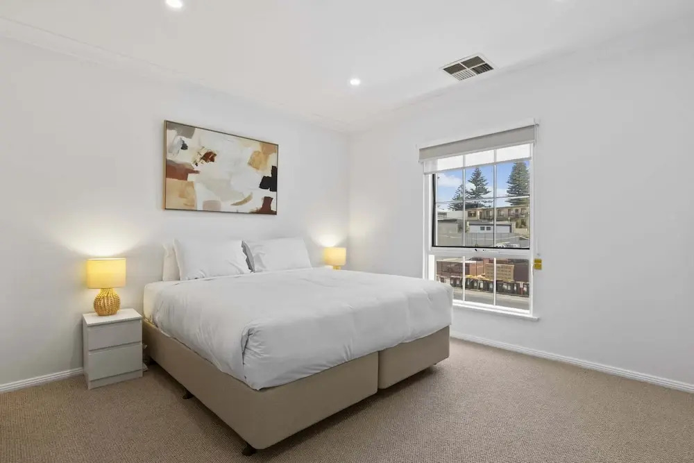 Beachside 3-bed Retreat With BBQ & Garage