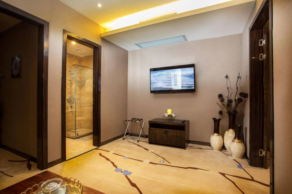 Lotus Blu Hotel