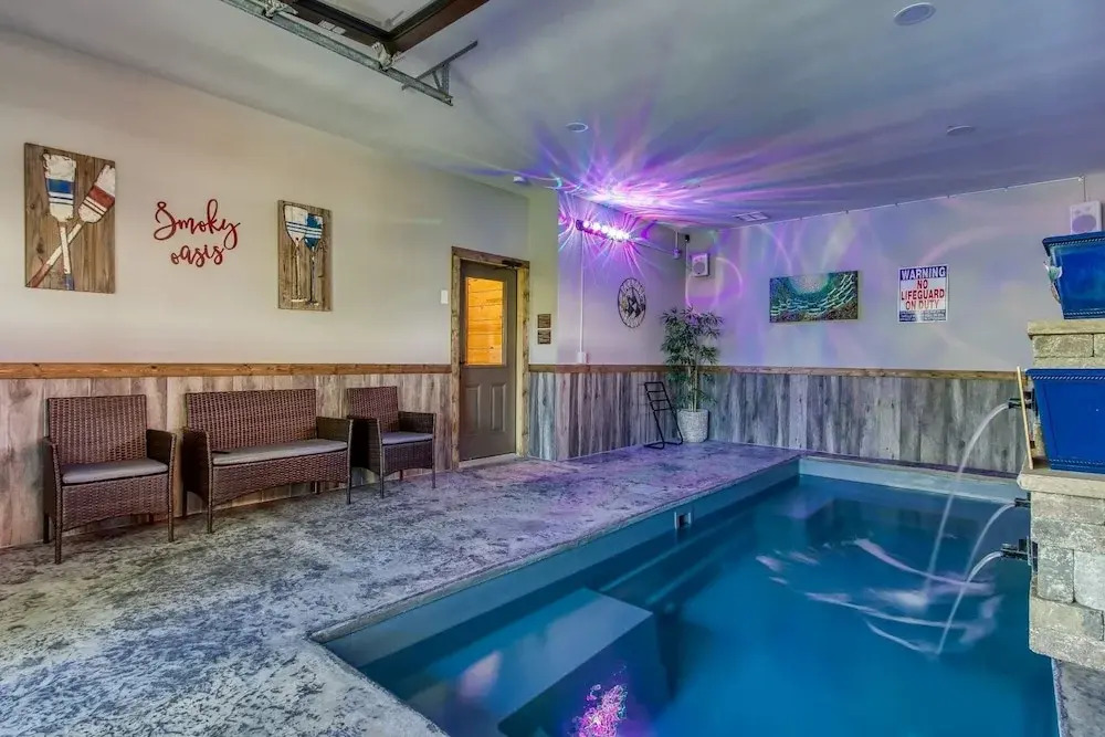 ERN822 - Smoky Oasis - Great Location, Private Indoor Heated Pool! cabin