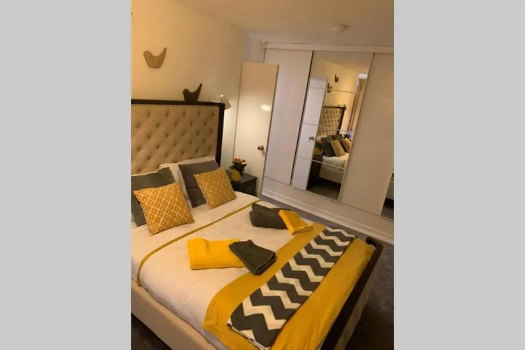 4 Bedroom House Coventry Hosted By SnoozeNow