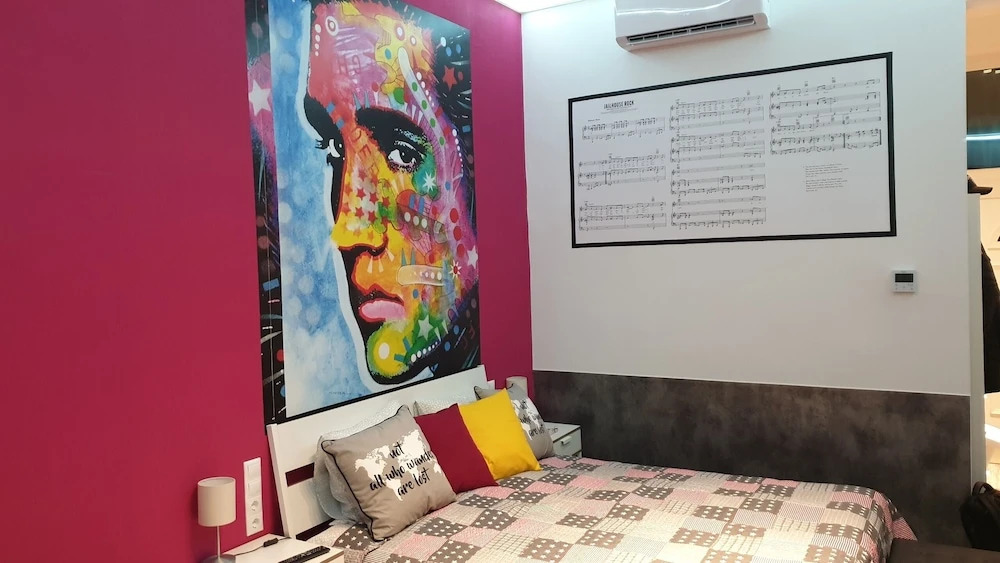 Elvis Apartment