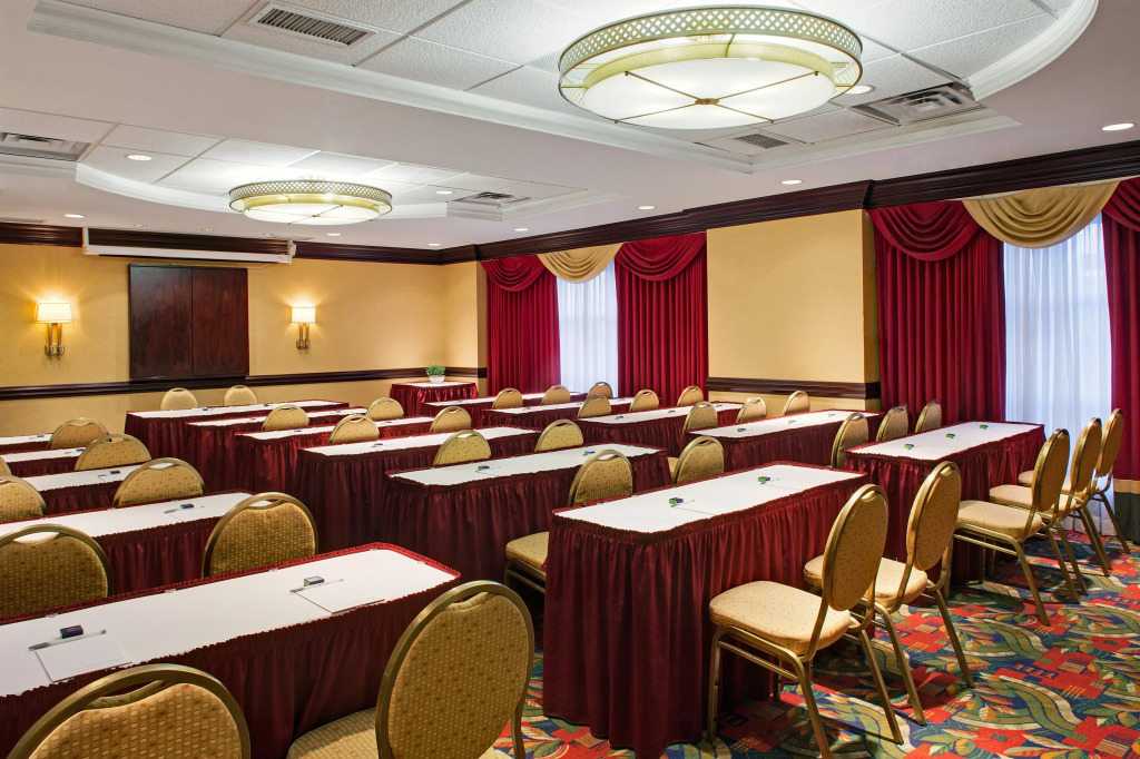 Hampton Inn & Suites by Hilton Toronto Airport