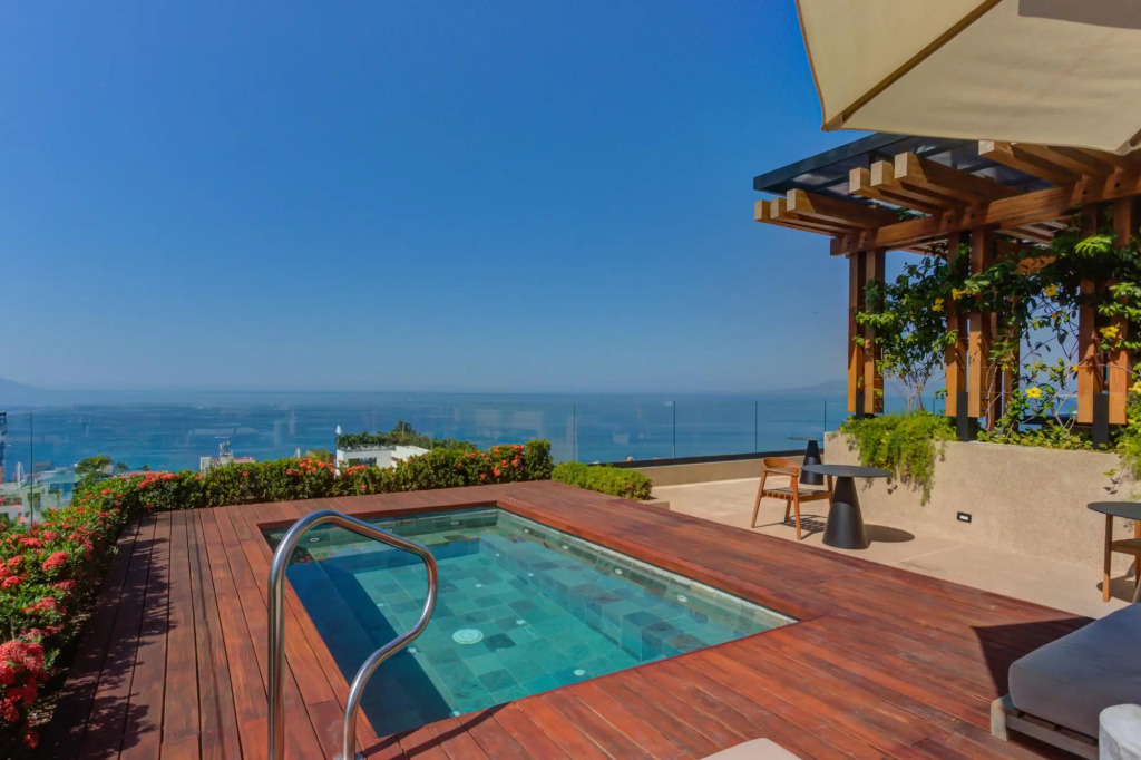 Sailview 801 Romantic Zone Rooftop Pool Ocean Views