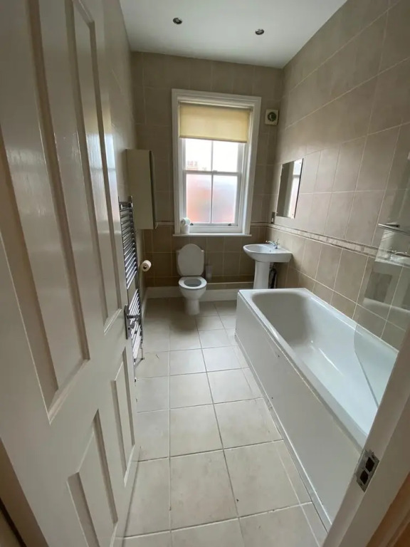 Central Location - 2 Bedroom Apartment