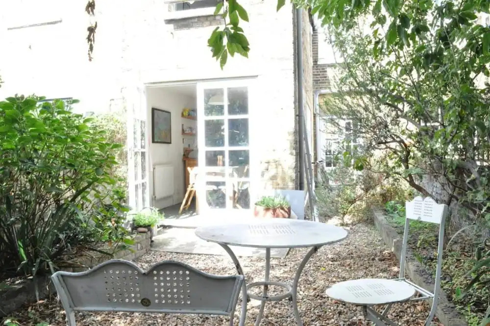 Charming 2 Bedroom House With Garden in East London