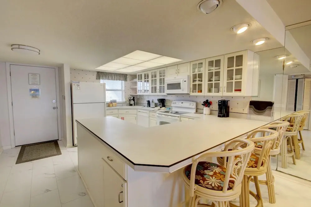 562 El Matador 2 Bedroom Condo by RedAwning