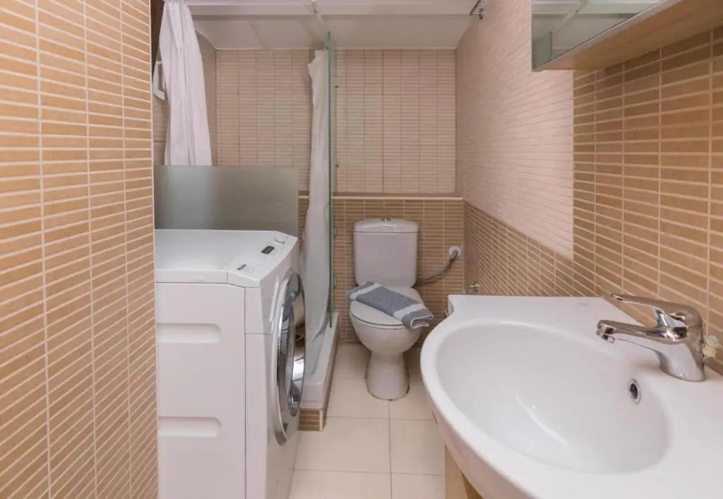 George's Poet Maisonette