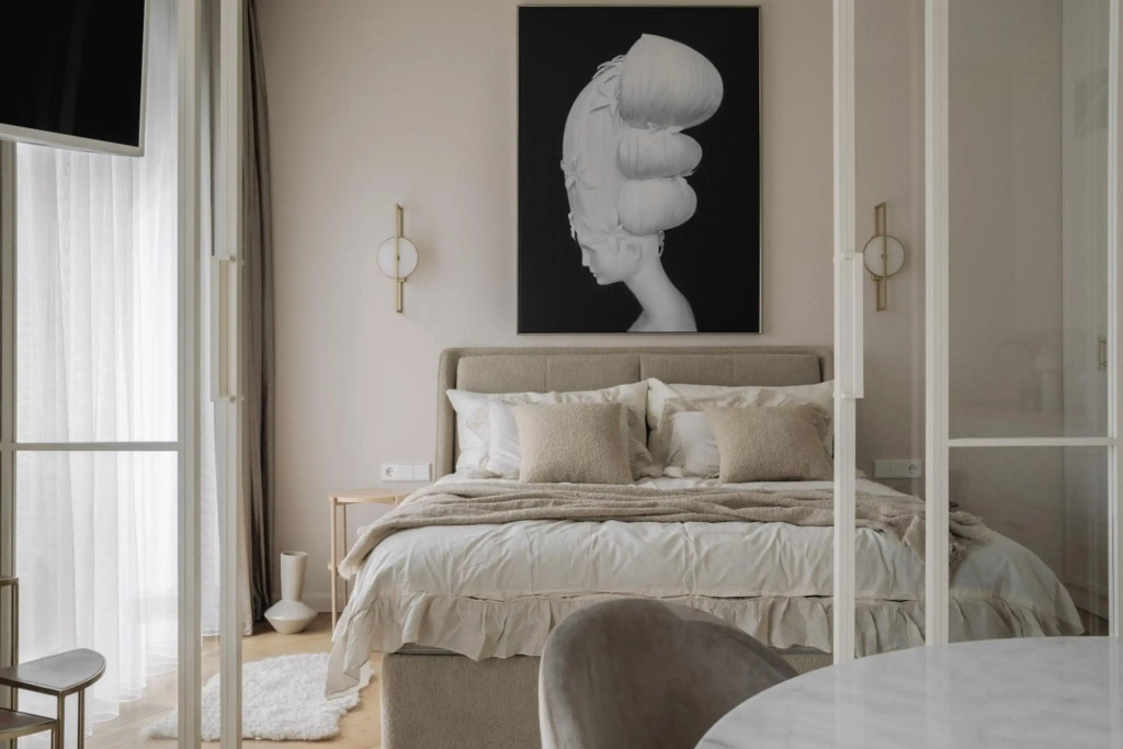 Bright with view apartment in Vilnius Old Town by IVIS House