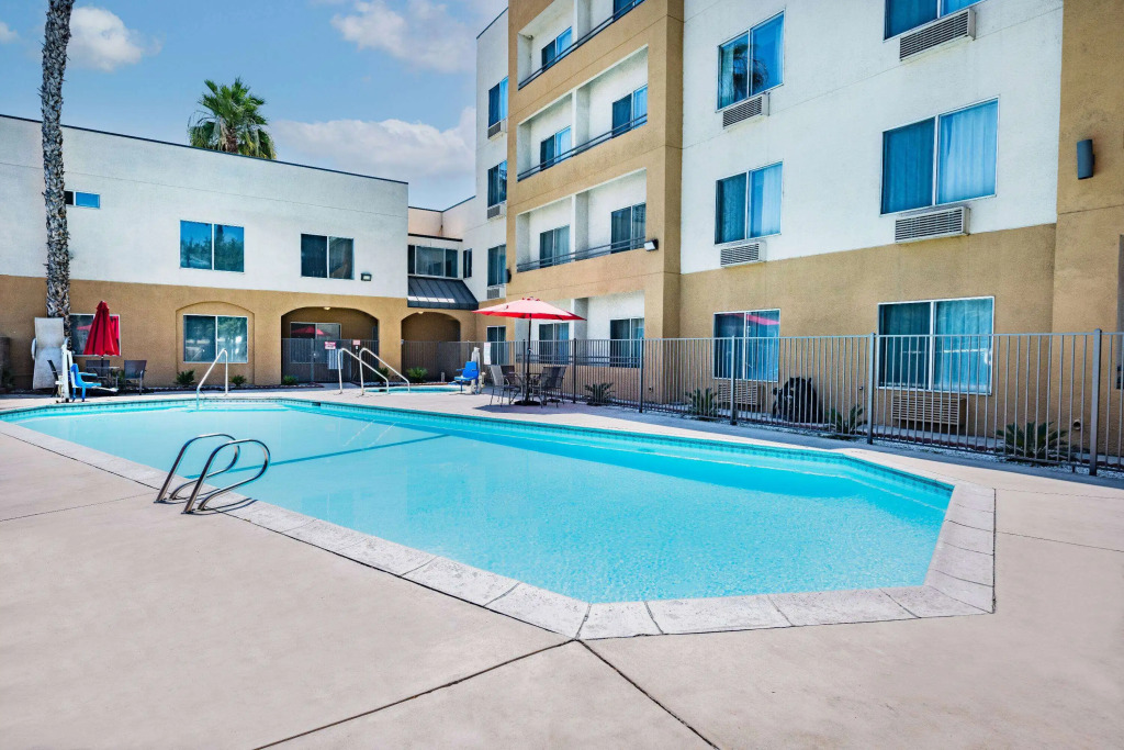Ramada by Wyndham Bakersfield