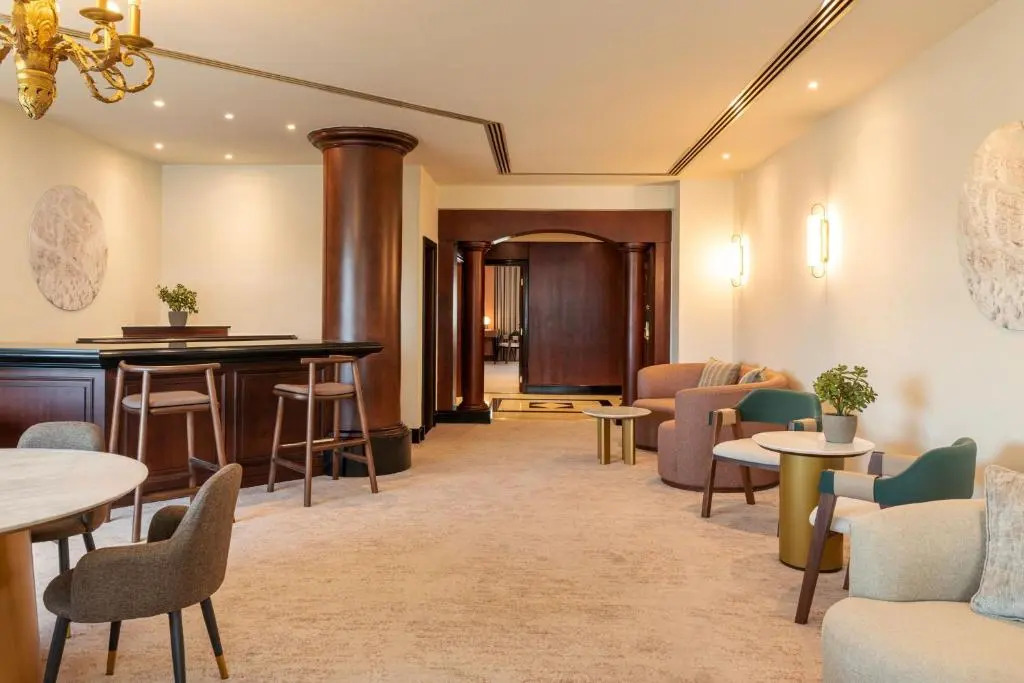 Отель Majestic Cove Hotel