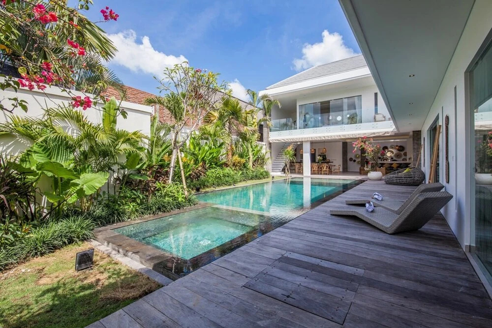 Villa Hugo - Luxury 4BR Private Villa, Walking Distance to Berawa Beach