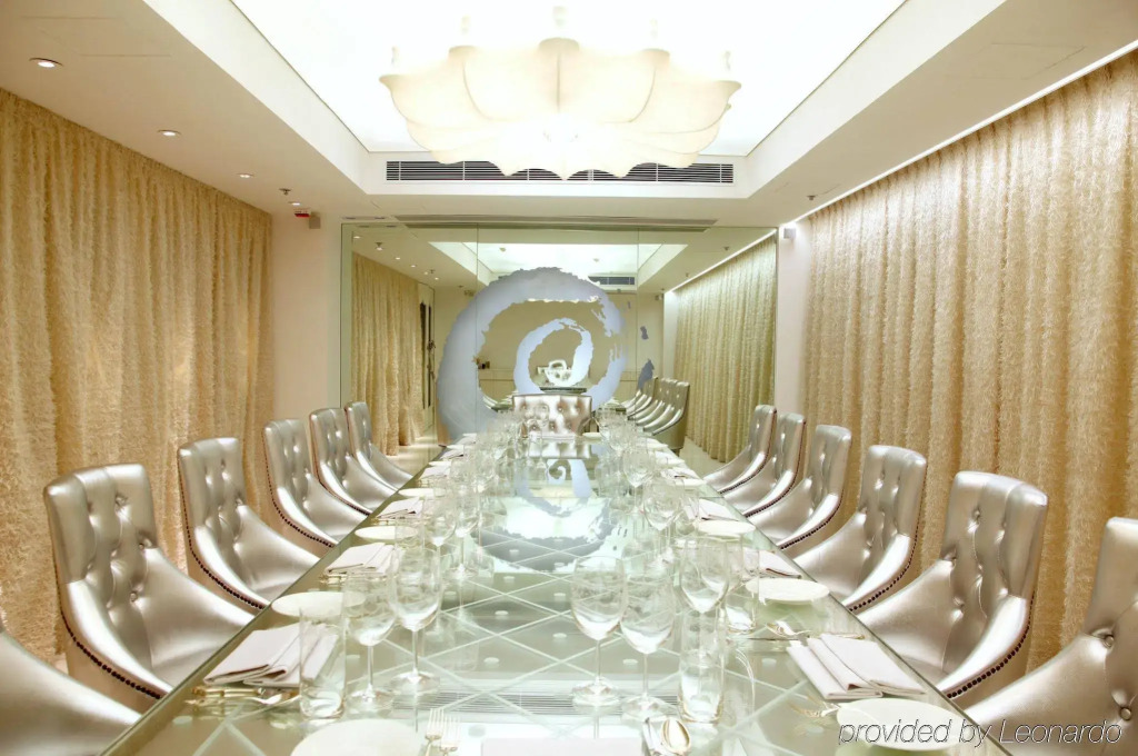 The Luxe Manor