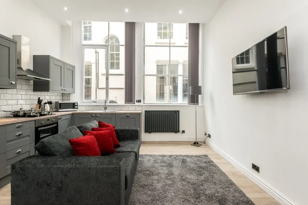 Spacious City Centre 2-Bedroom Apartment by StaySavvy Accommodation