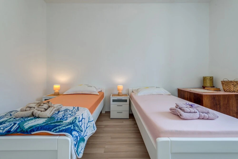 Large 100 m2 apt w Balcony in the Heart of Split