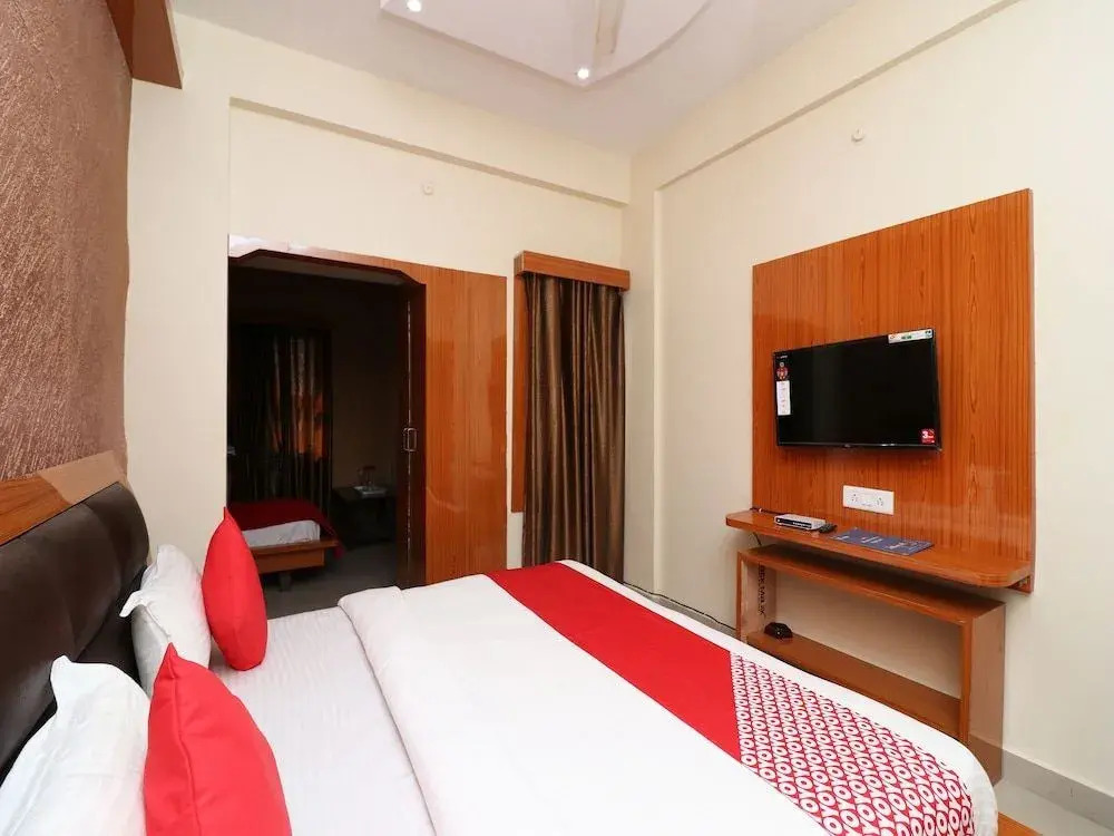 FabHotel Neena Palace