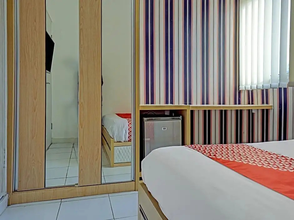 OYO 90120 Bolang Room