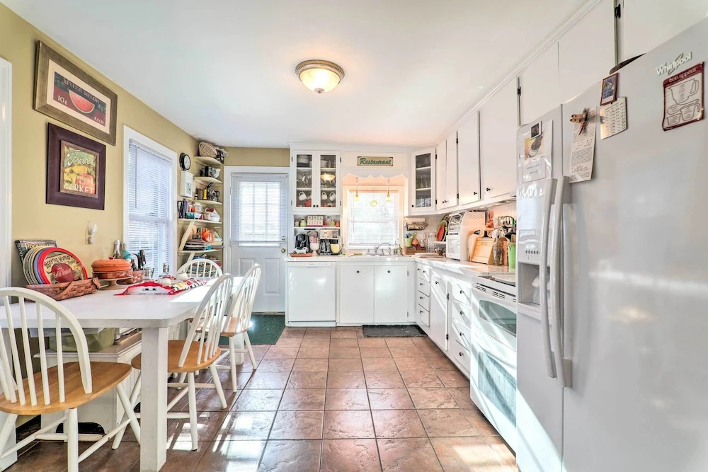 Charming East Falmouth Home w/ Hot Tub!