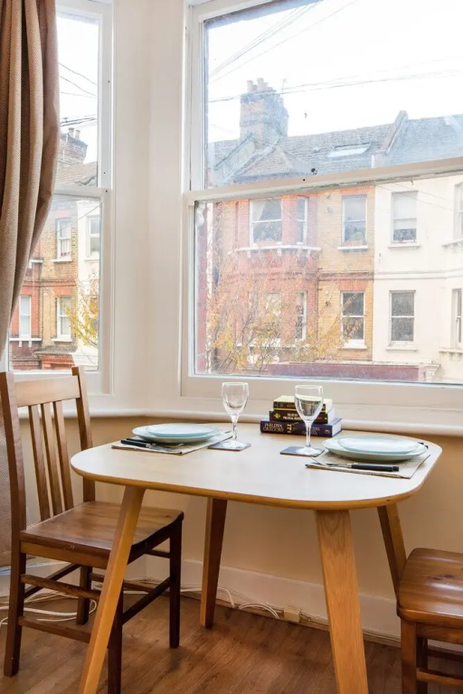Simon Apartment - London Launchpad