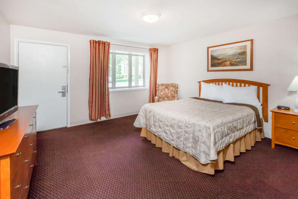 Howard Johnson by Wyndham Traverse City