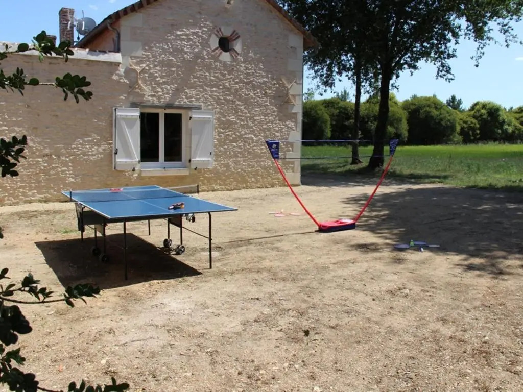 Maison de Vigneron Restaurée avec Jardin Clos, Équipement Complet, au Cœur dune Forêt - FR-1-381-218