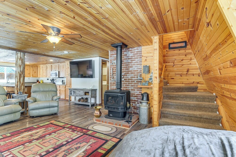 Nature Lovers Retreat! Family Duck Creek Cabin