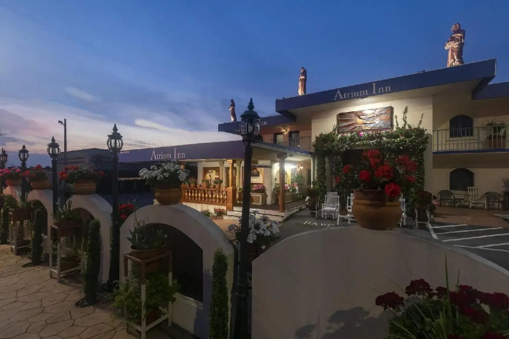 Atrium Inn