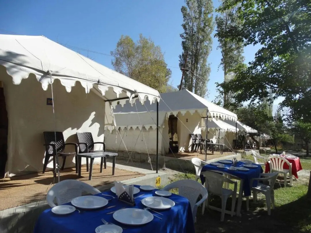 Royal Deluxe Camp