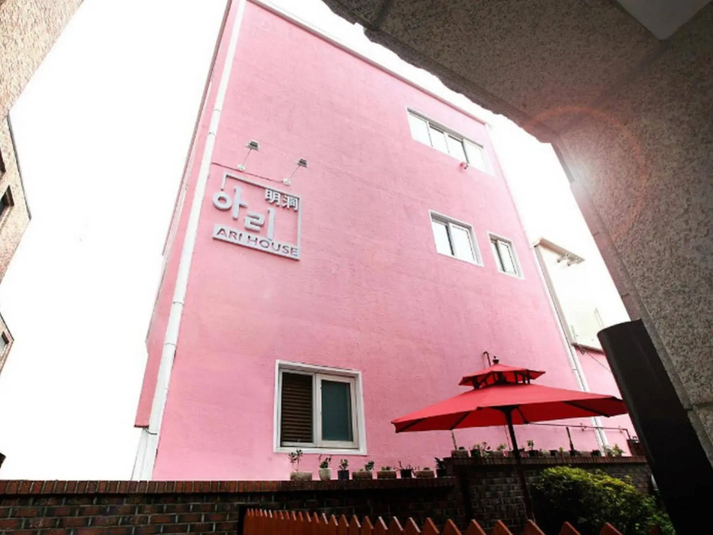 Ari House
