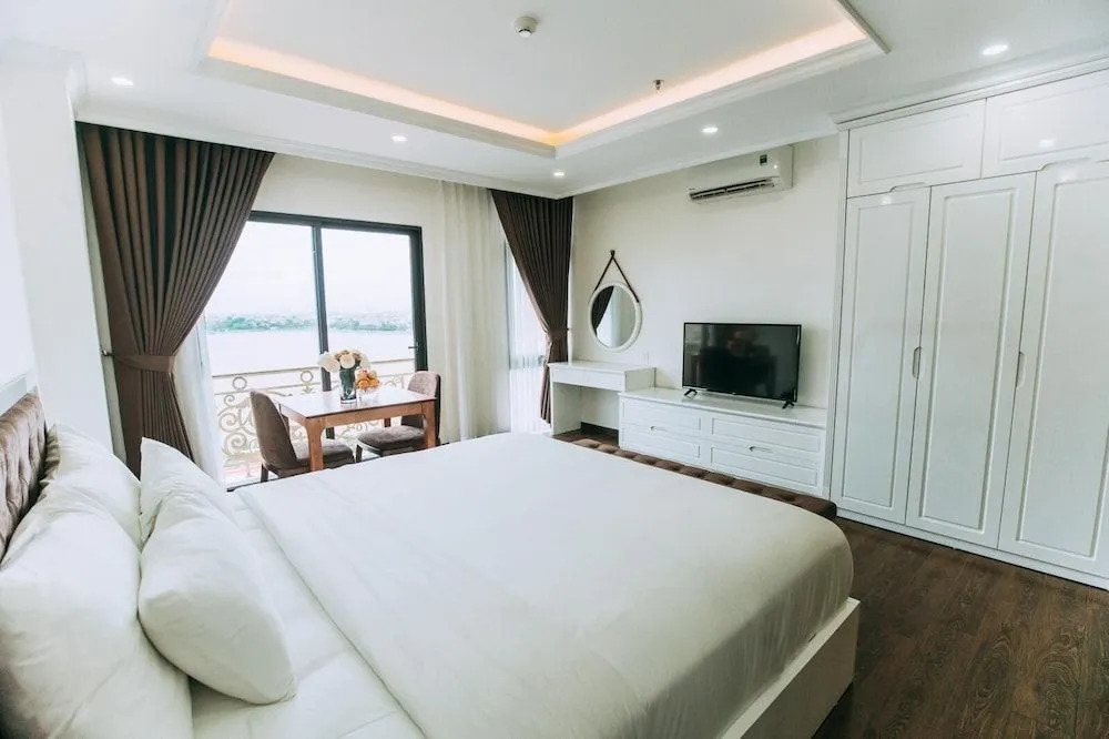 Khách sạn QUEENIE