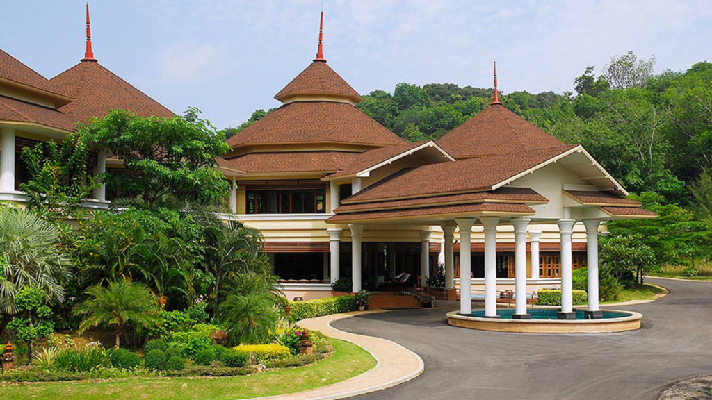 Hotel and Beach Bungalow at Lanta Resort