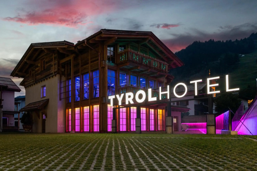 Raffls Tyrol Hotel