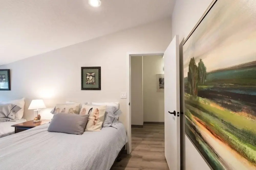 Vail Village 3 Bedroom Condo At The Covered Bridge - Pool, Hot Tub & More