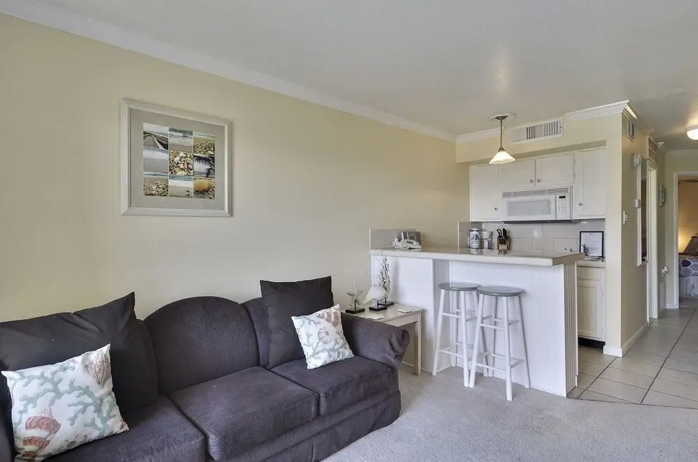 BC's Beach Condo-Victorian 6208