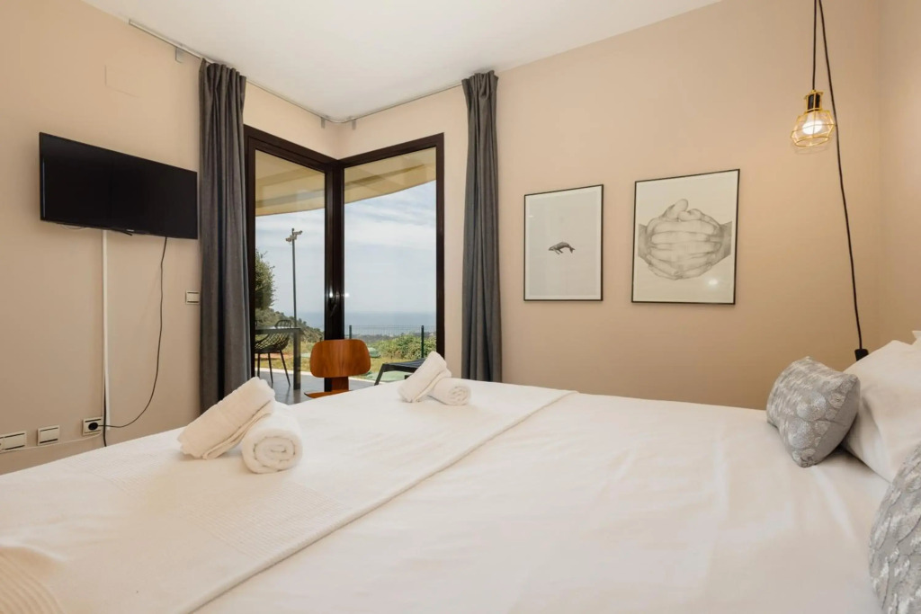 Moderno apartamento vacacional con increbles vistas al mar con spa y gimnasio