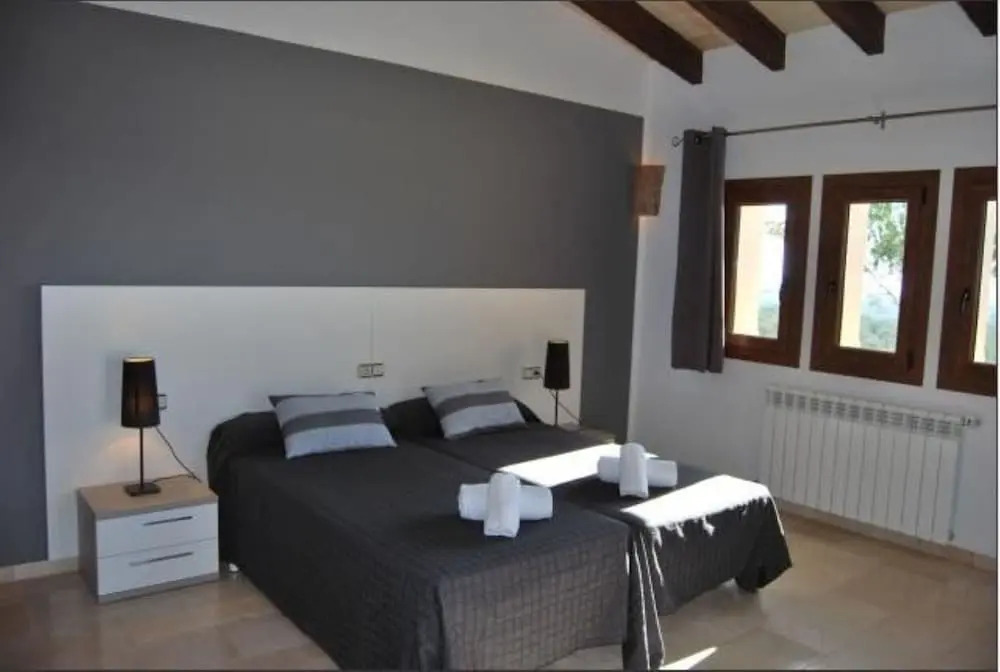 House - 4 Bedrooms with Pool and WiFi - 103976