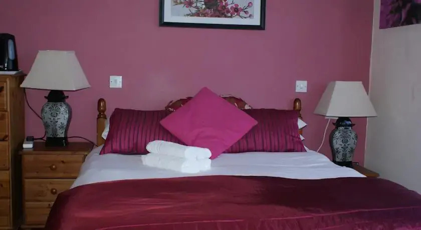 Lyn Glary Hotel