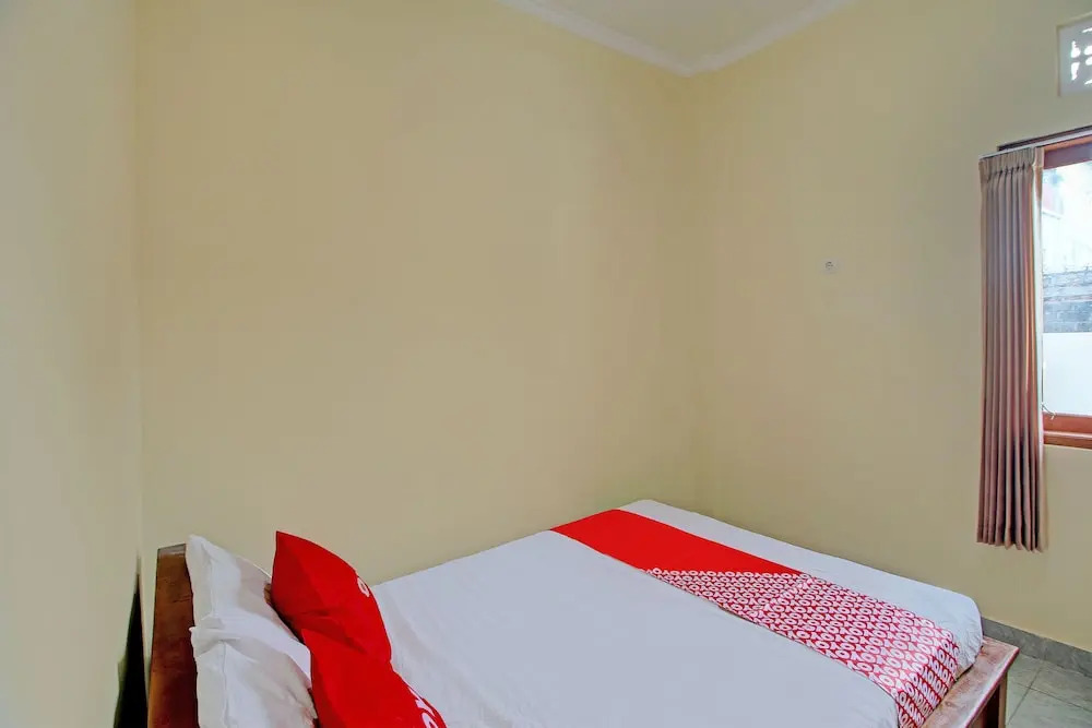 OYO 92952 Nirmala Guest House