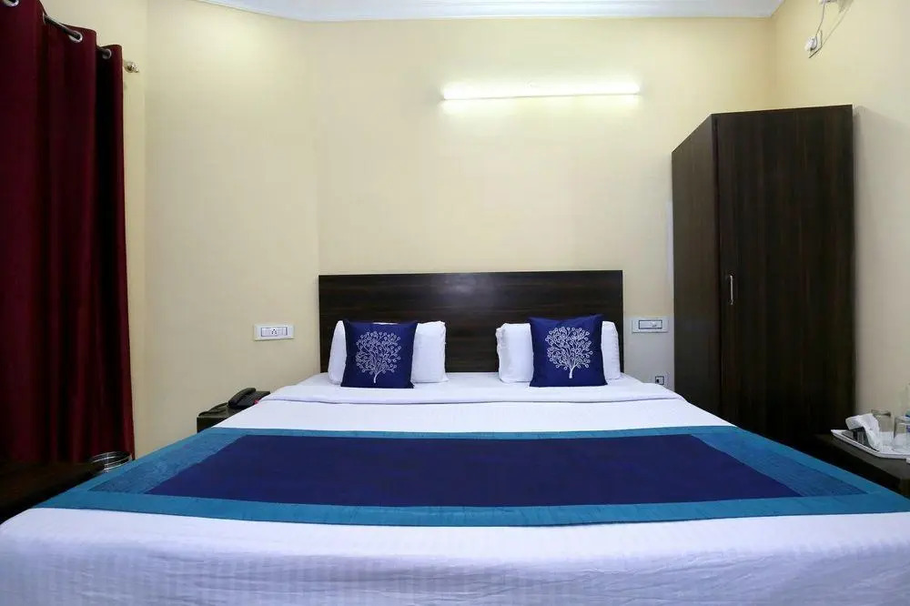 OYO 10261 Hotel Sunrise