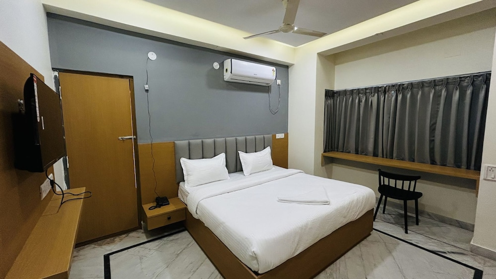 Hotel V CHECK INN