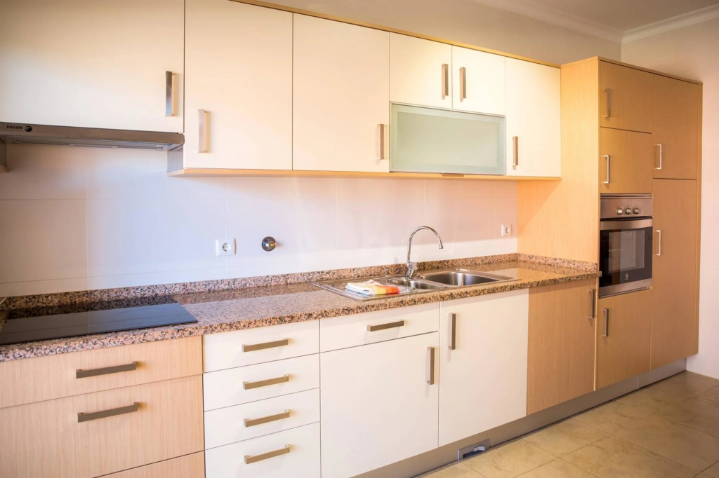 A04 - Large Modern 1 bed Apartment with pool by DreamAlgarve