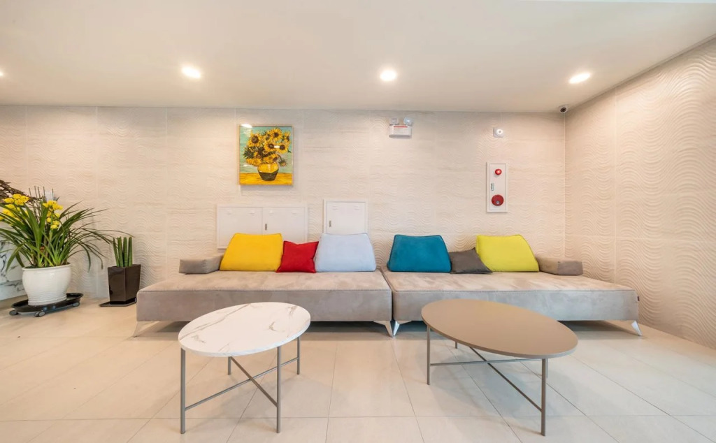 Aroomi Hotel